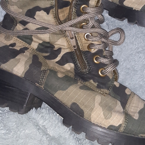 Boots - Picture 6 of 12